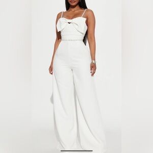Brand New Felicia embellished bow jumpsuit white size Meduim